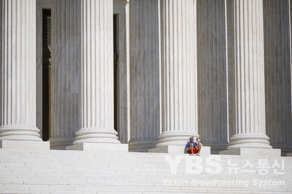 미국 연방대법원의 계단 (사진=신화통신 제공) ©열린뉴스통신