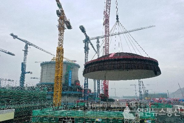 광둥성 타이핑링 원전 1호기 돔 설치 공사 현장. (제공=신화통신)