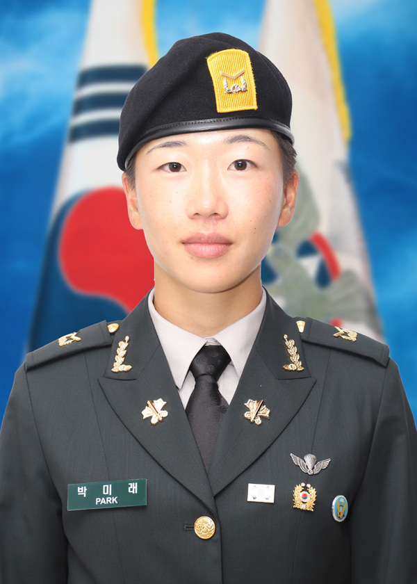 육군, 신임 부사관 652명 임관...참전용사 후손 황윤석 하사 육군참모총장상 수상