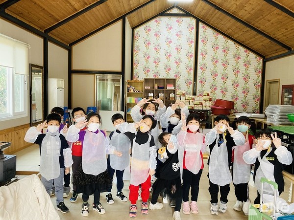 단포초등학교병설유치원, 김장 체험 활동 실시