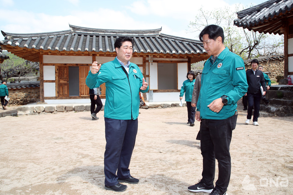 아북산 공원을 차례로 방문하여 현장 방문을 실시했다.(제공=밀양시의회)©열린뉴스통신ONA