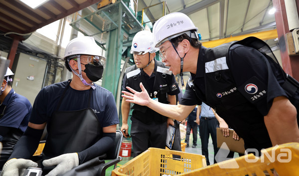 김영훈 고용노동부 장관, 안전한 일터 프로젝트 사업장 현장점검 사진 (제공=고용노동부) ©열린뉴스통신ONA