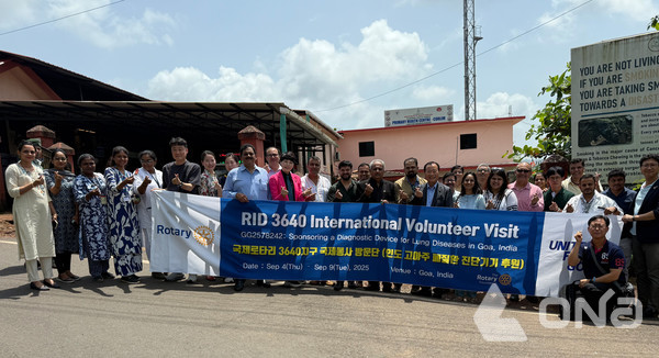 인도 고아주 보건소 앞에서 단체 촬영을 하고 있다. (제공=세종대) ©열린뉴스통신ONA