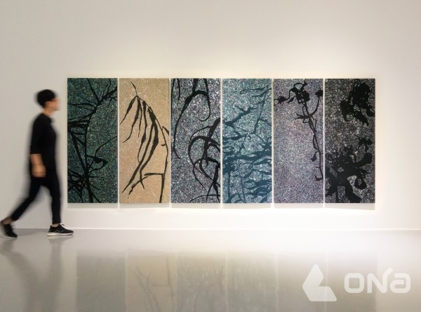 문이원, 신(新)사군자 a black dance, 150×60cm, mother of pearl on wooden panel, 2024 (제공=세종대) ©열린뉴스통신ONA