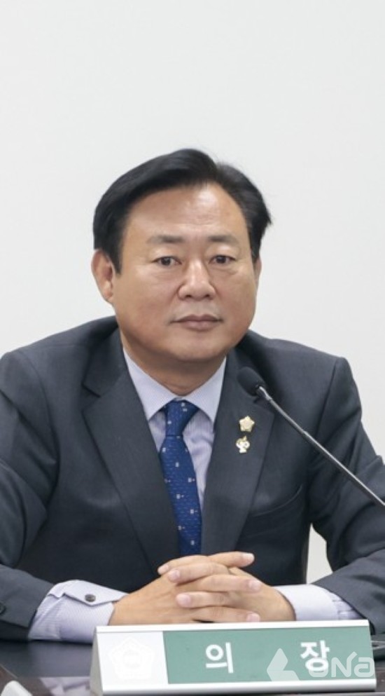 신동화 의장은 인창·교문동 재개발사업 추진준비위와 간담회를 갖고 있다.(사진=구리시의회)©열린뉴스통신ONA