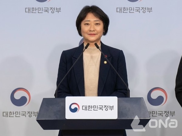 브리핑을 진행 중인 이스란 보건복지부 제1차관(캡처=E브리핑) ©열린뉴스통신ONA