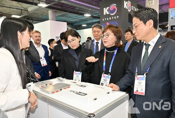 2025년에 진행 된 CES 경북 참가기업 부스 방문 현장.(제공=경상북도)©열린뉴스통신ONA