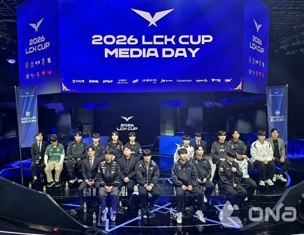  LCK컵 미디어 데이에 참석한 (왼쪽부터)바론 그룹과 장로 그룹의 소속된 각 5개 팀의 선수와 감독.©열린뉴스통신ONA 최선혜 기자