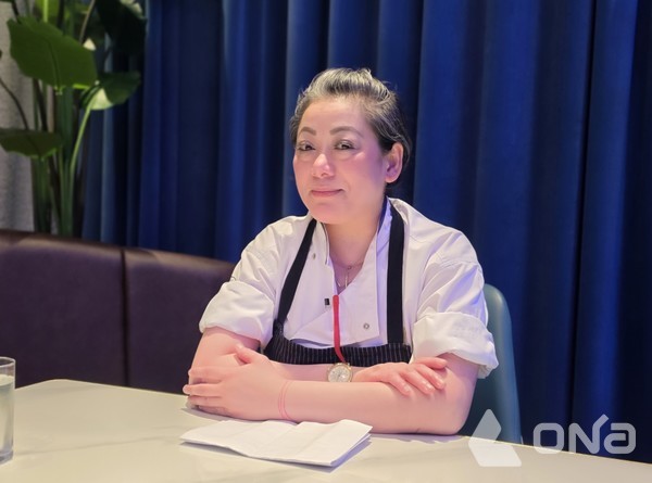 NYX의 마리 조 상랍 카마리스타 총괄 셰프. 자신을 ‘빅 걸(Big Girl)’이라고 소개하며 음식에 대한 피드백을 자유롭게 달라고 말하는 등, 요리에 대한 자신감과 당당한 태도가 인상적이었다.(사진=열린뉴스통신 최지혜 기자)