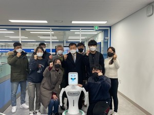 손학규, 경기도지사 시절 업적 '판교 테크노밸리' 방문...로보케어 등 벤처 기... - 뉴스 썸네일 이미지