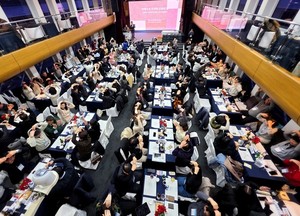 [현장] "지역경제 성장 해법은 국내 여행 활성화"... 한강 위에서 쏘아올... - 뉴스 썸네일 이미지